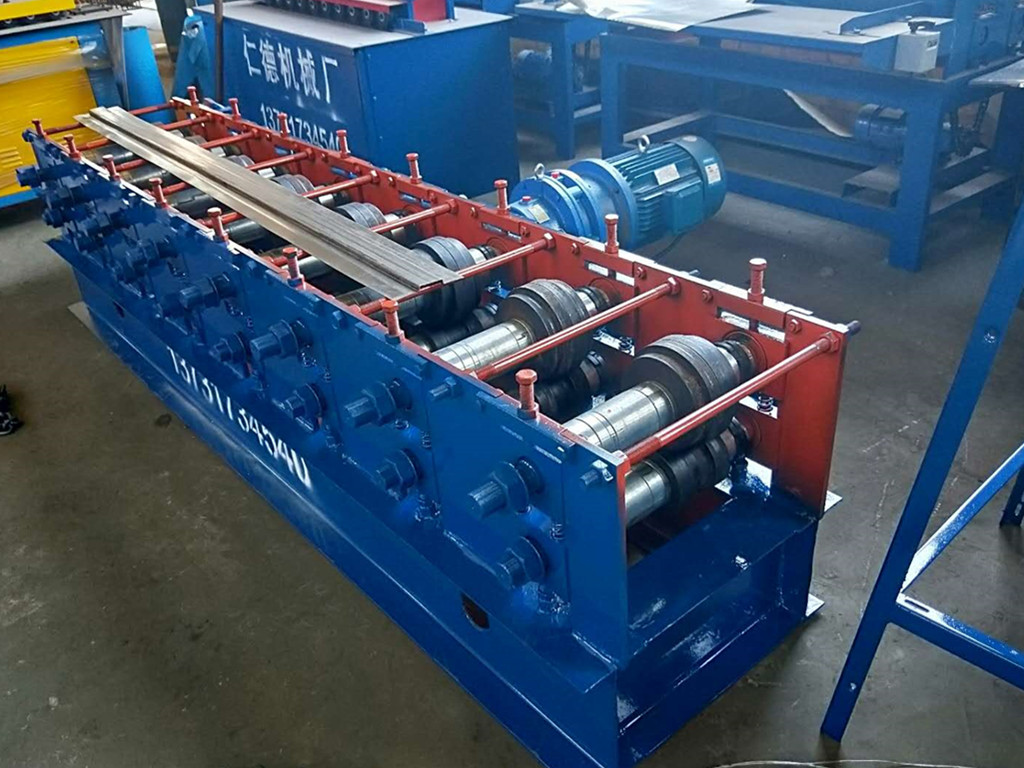 角鐵成型機(jī)的使用與調(diào)試